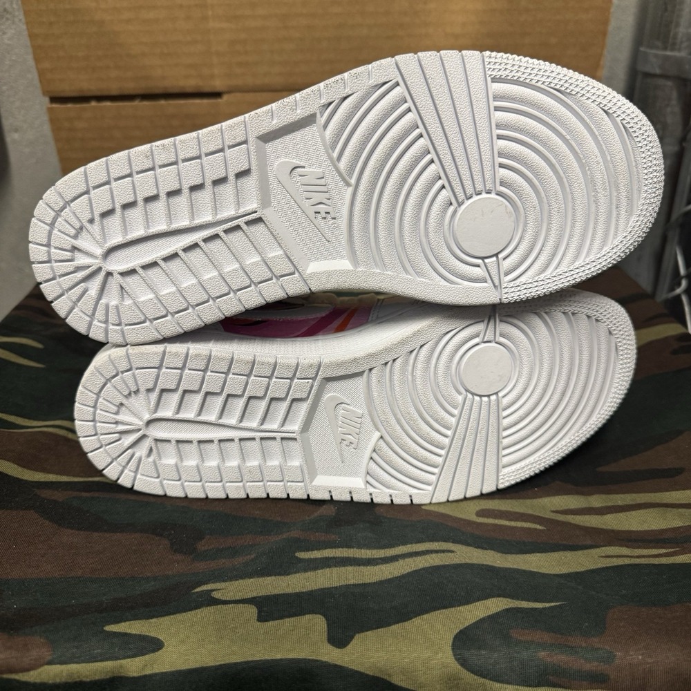 Air Jordan 1 Mid Zendaya 'Euphoria One‎ of a Kind - Picture 7 of 8